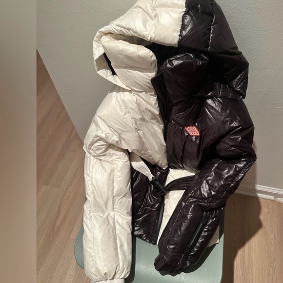 Cordova The Monterosa two-tone ski jacket in black / white, size Extra Small - Picture 3 of 5